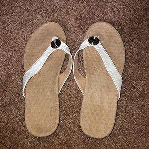 VIONIC flip flops